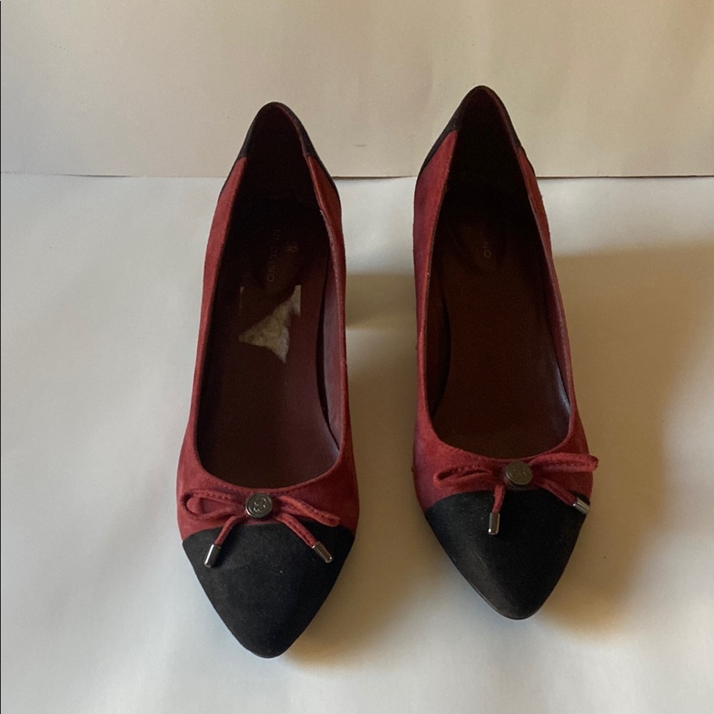 Bandolino Red and Black Heels with Classic Design